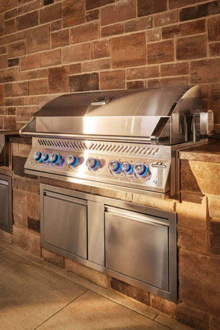 Built-In 700 Series 44" with Infrared Rear Burner
 Propane, Stainless Steel, Interior Lights