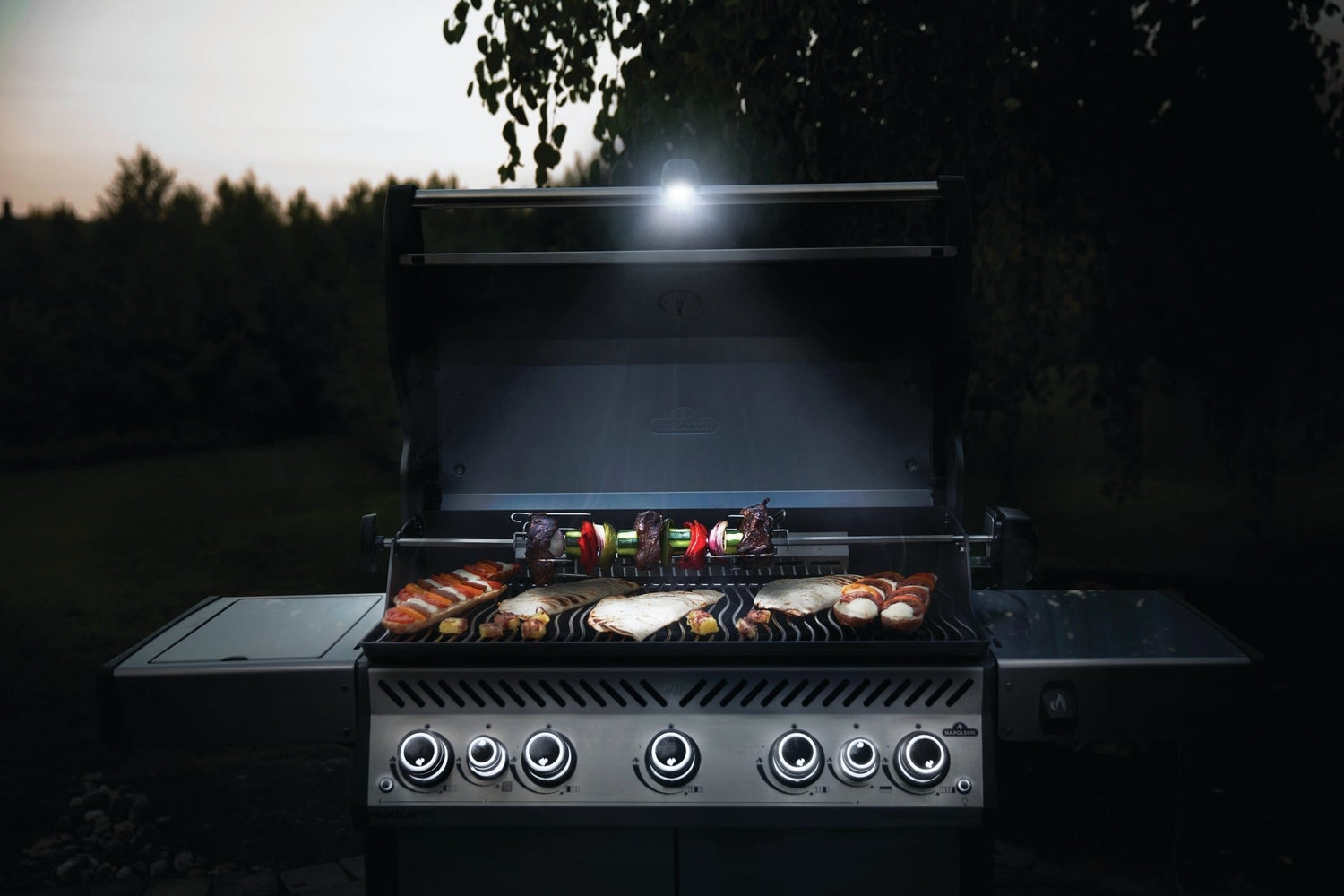 Grill Light Attaches to Handle - BBQ STORE MALTA